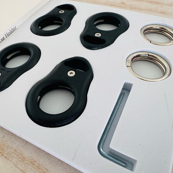 Black Airtag Holder Keychain Set of Four - NWT - New - Picture 6 of 7